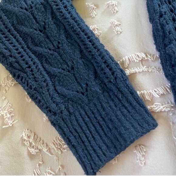 Hollister Cardigan - Picture 9 of 11